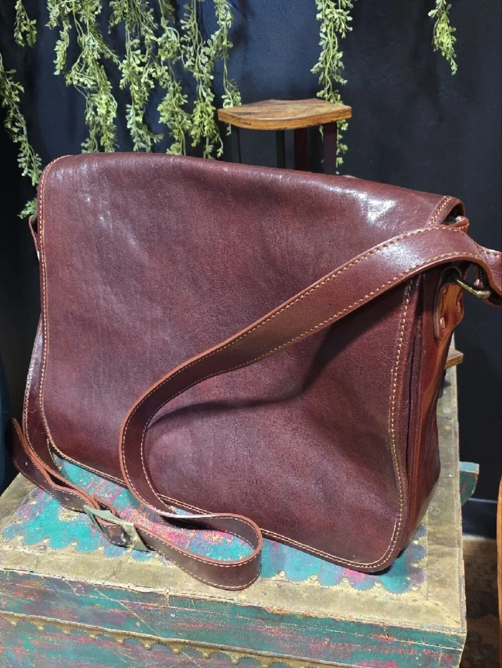 Men's Italian Brown Leather Messenger Bag - Classic Carryall